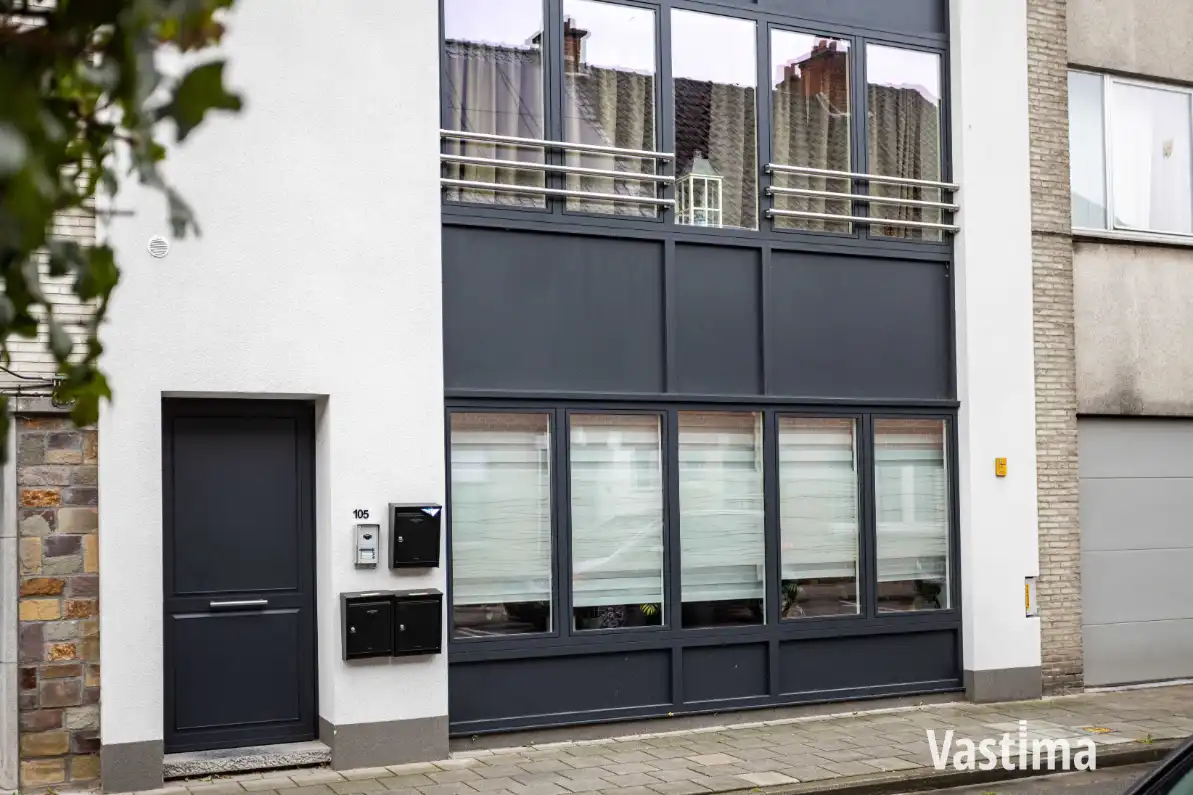Vergunde opbrengsteigendom met 3 verhuurde appartementen foto 3