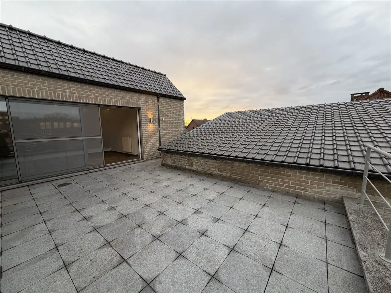 Instapklare stadswoning met 3 slaapkamers, aparte garage en tuintje. foto 18