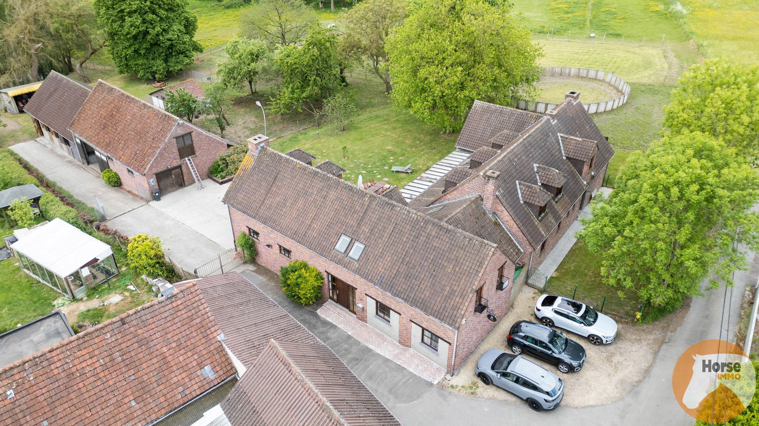 ZOTTEGEM - Hoeve met B&B en stallen op +/- 2,8HA foto 3