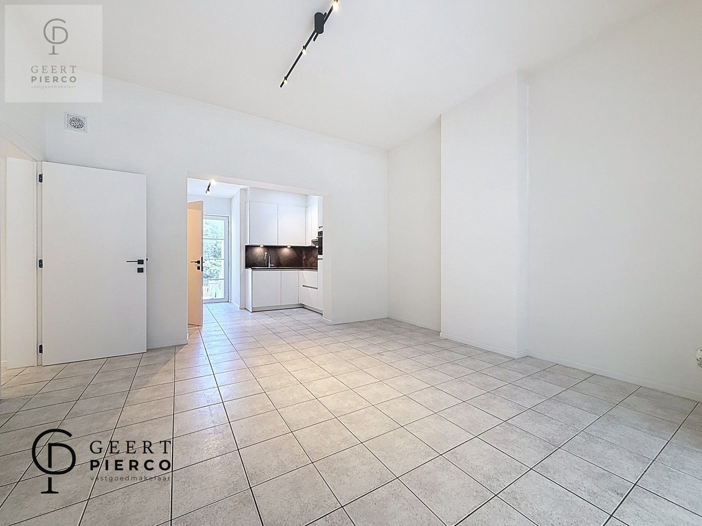 Knap gerenoveerd appartementsgebouw foto 8