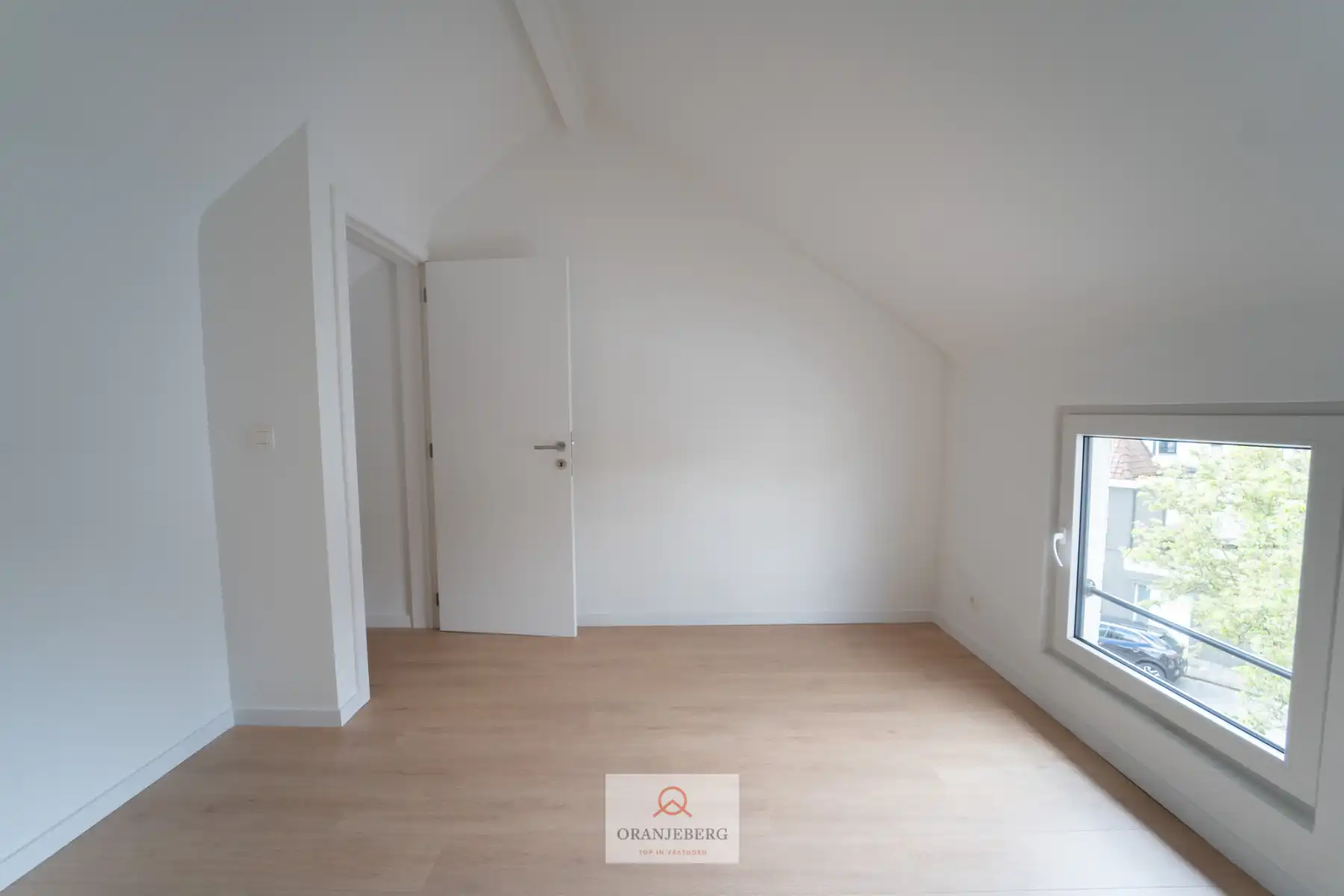 Lichtrijke gerenoveerde woning foto 16