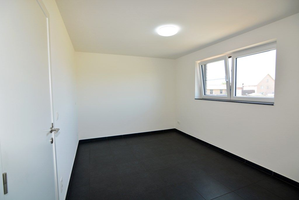 Halfvrijstaande nieuwbouwwoning met 3 slpks en dressing op perceel van 4a 88ca. foto 14