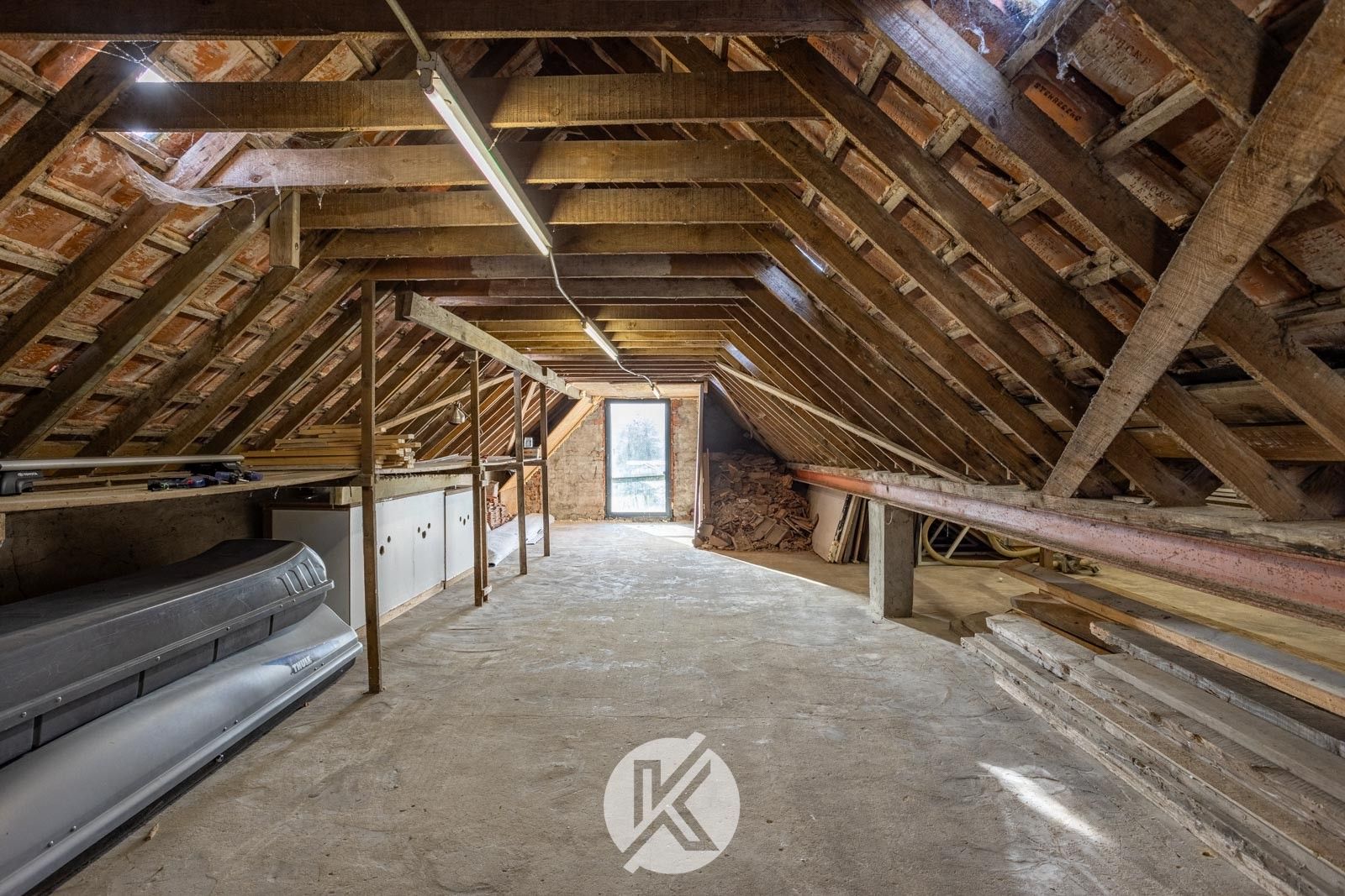 Ruime woning met polyvalente bijgebouwen foto 17