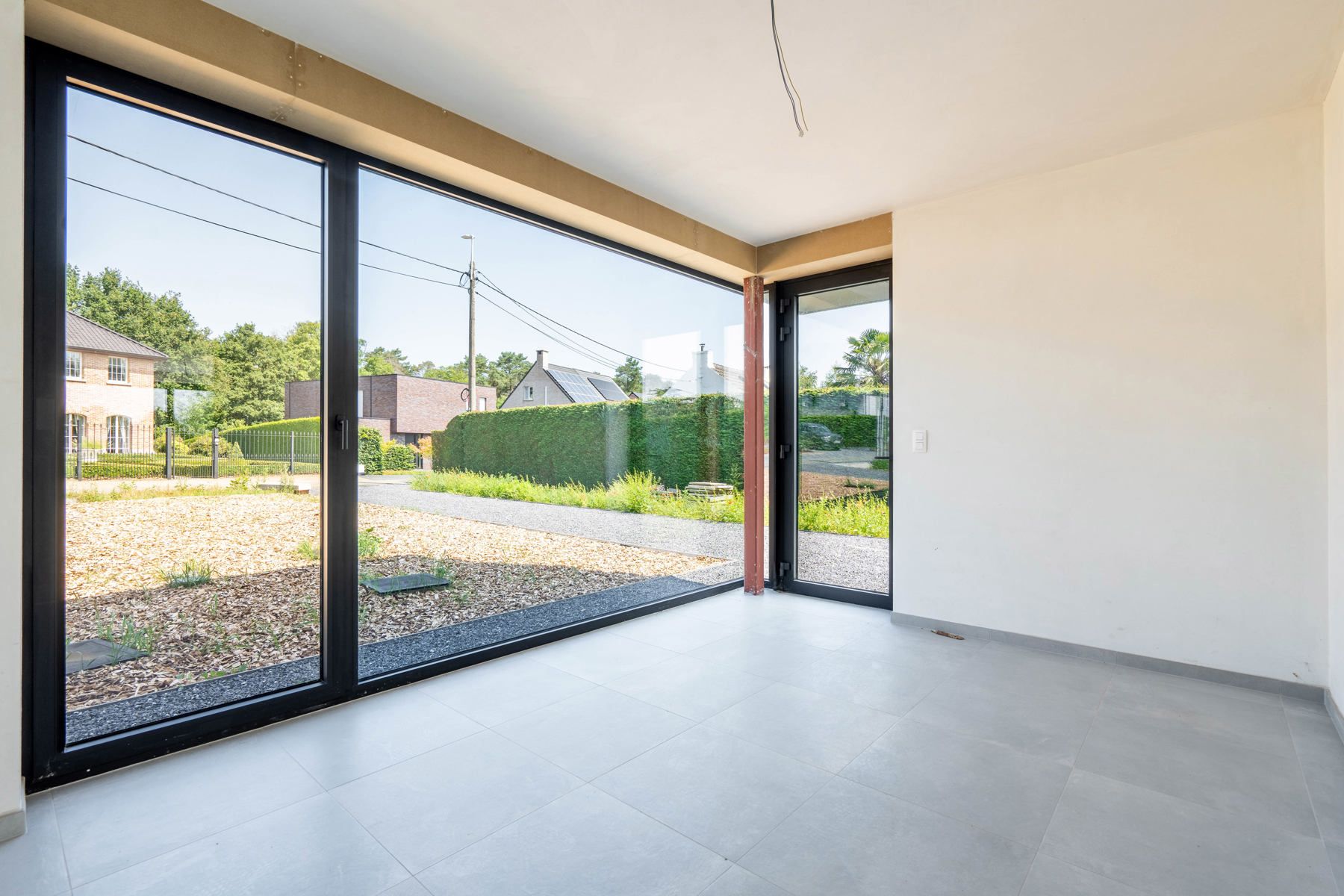 Prachtige nieuwbouwwoning in heel rustige straat te koop! foto 3
