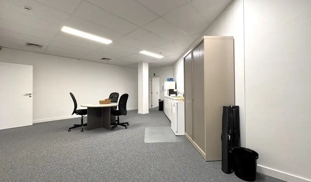 Instapklaar kantoor te huur in industriezone Mechelen-Noord  foto 6