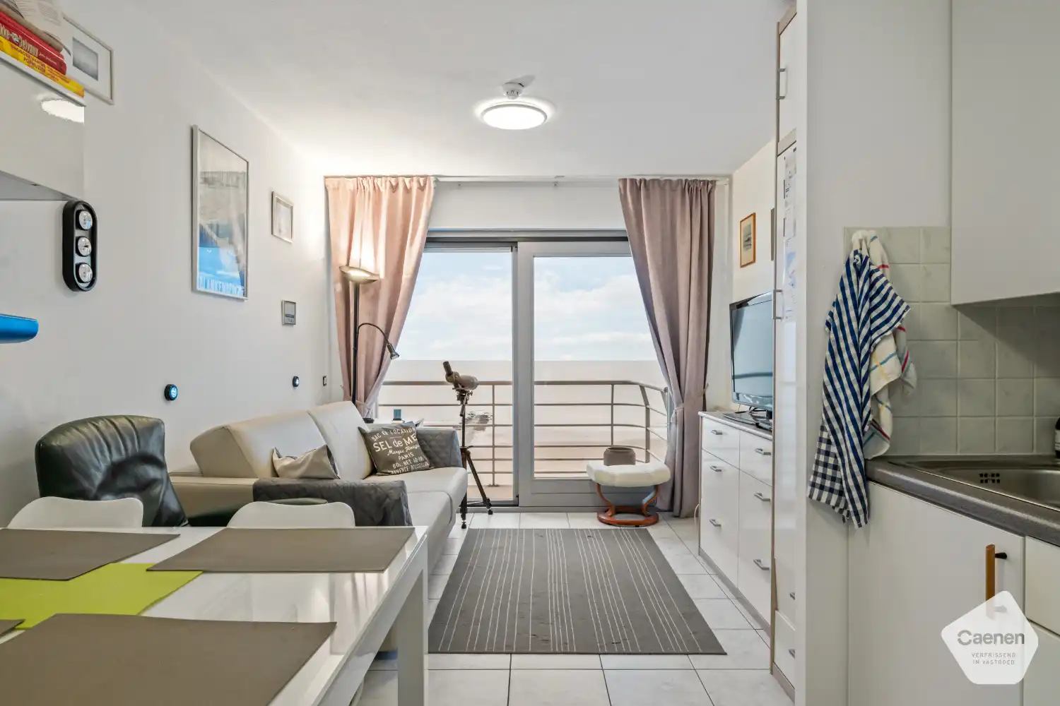 Instapklare studio met prachtig frontaal zeezicht foto 4