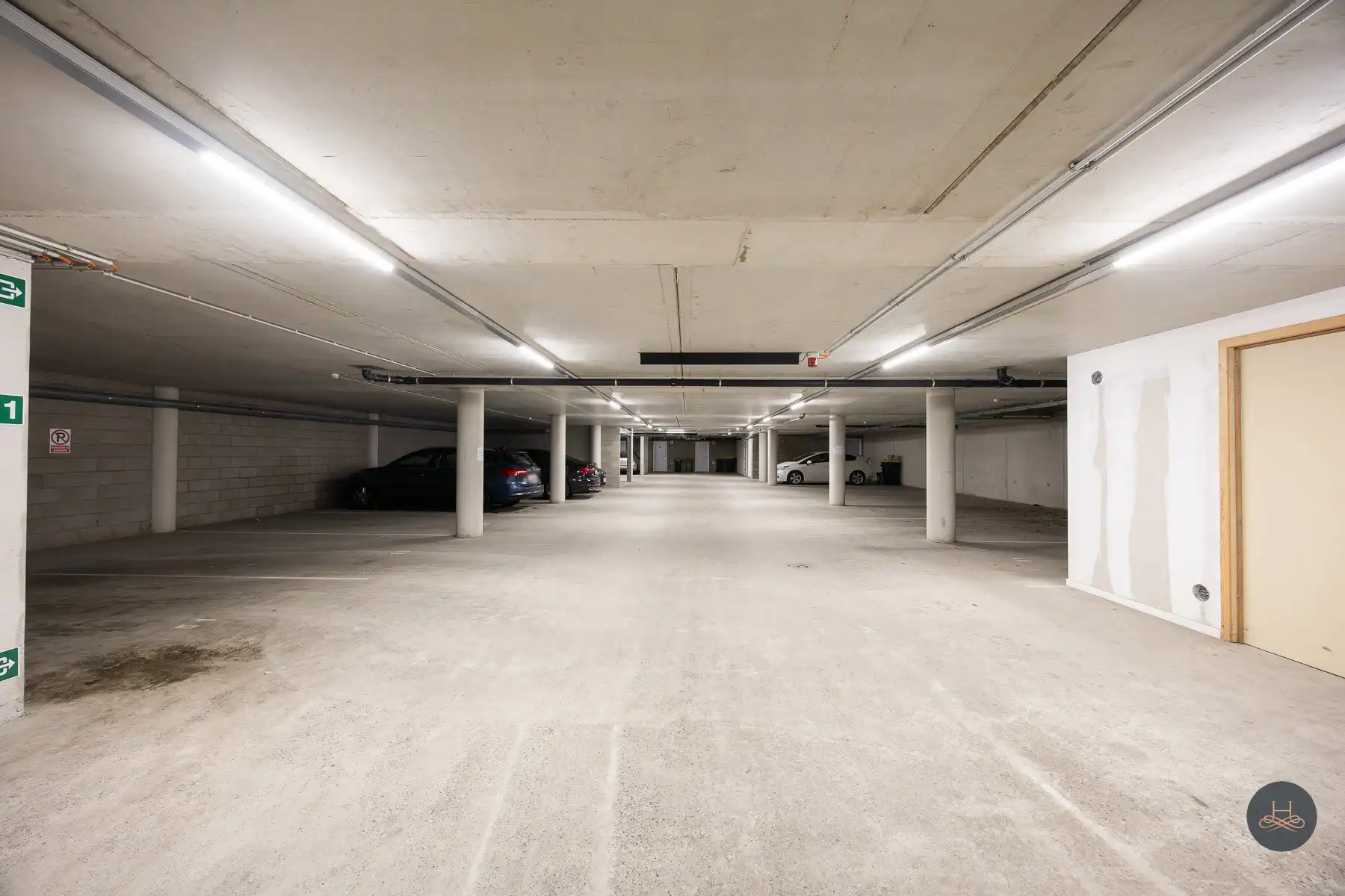 Overdekte autostaanplaats op toplocatie in Begijnendijk foto 2