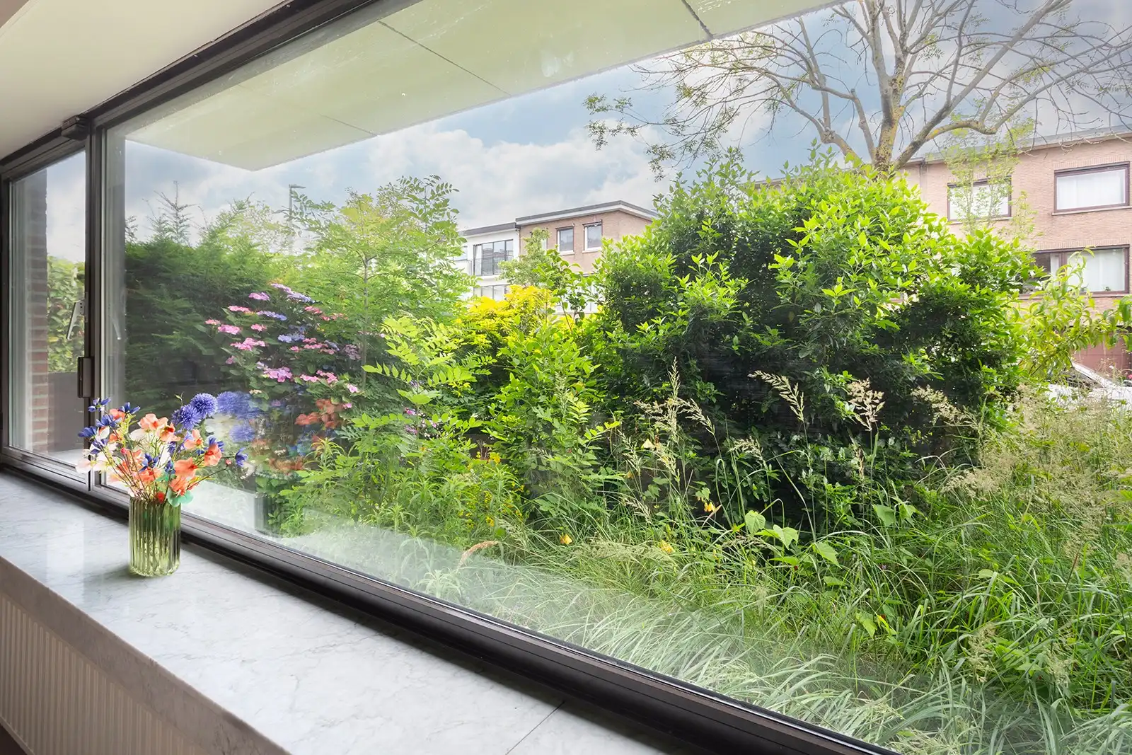 Ruim, gerenoveerd gelijkvloersappartement met garagebox! foto 6