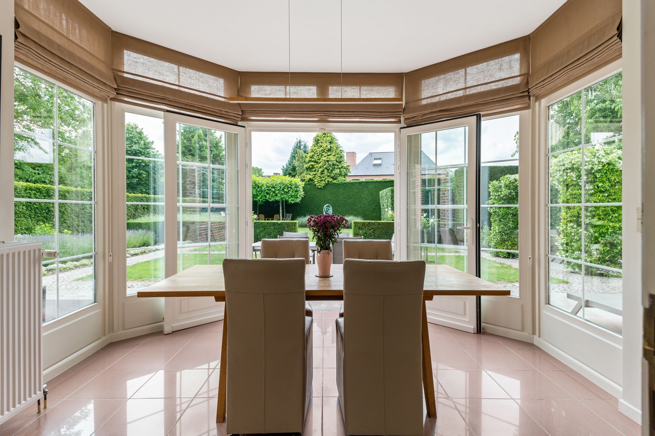 Heel ruime vrijstaande woning op schitterend perceel foto 12