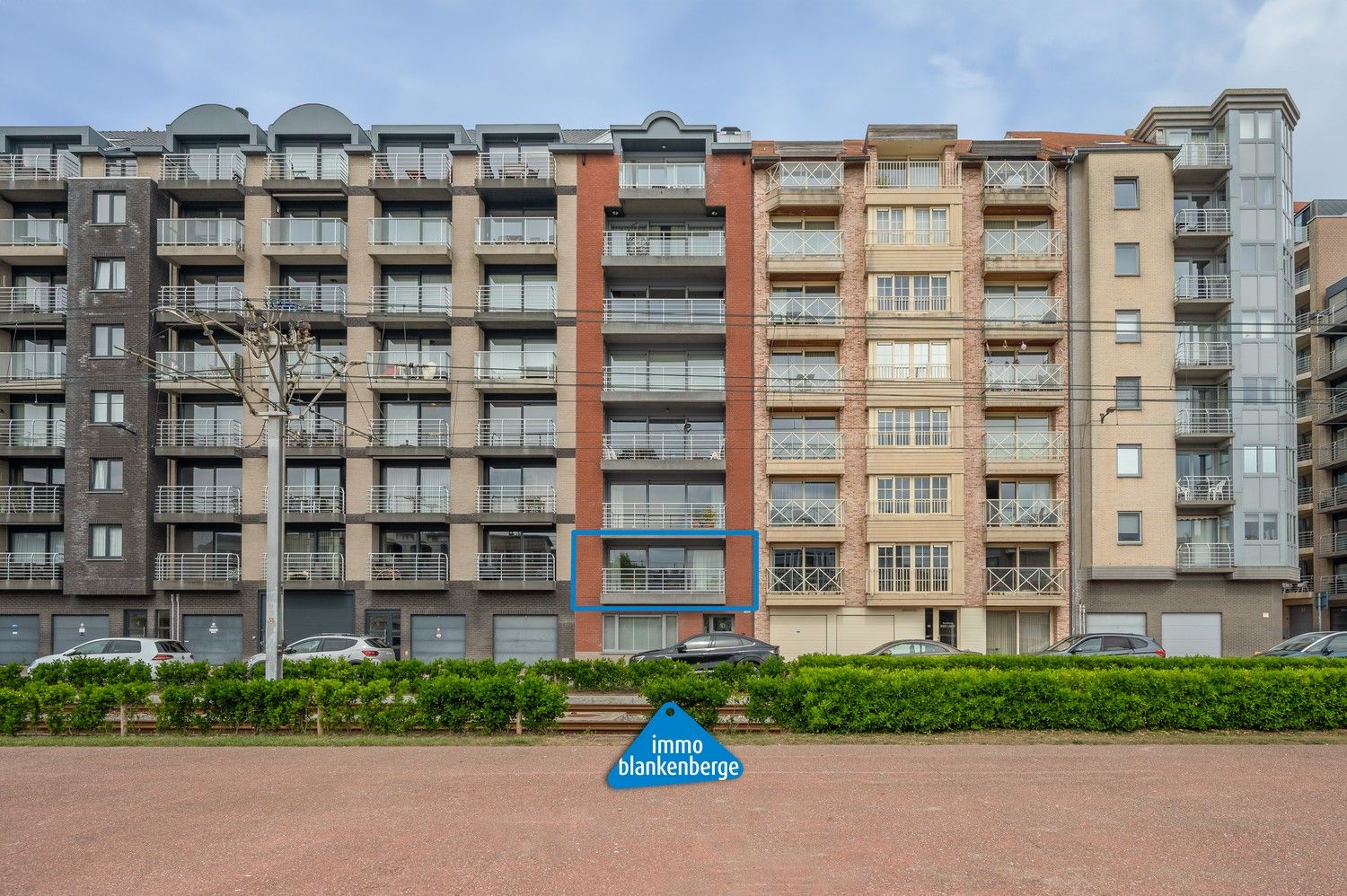 Zeer ruim Appartement op steenworp van Strand, Zee en Duinen foto {{pictureIndex}}