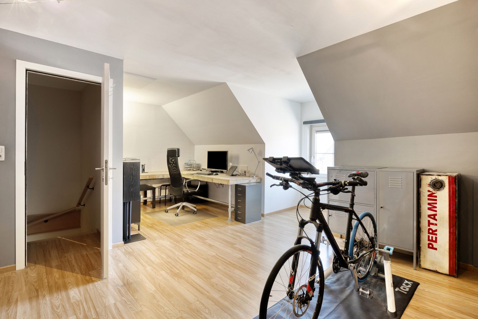  Instapklare recente woning met tuintje en carport foto 21