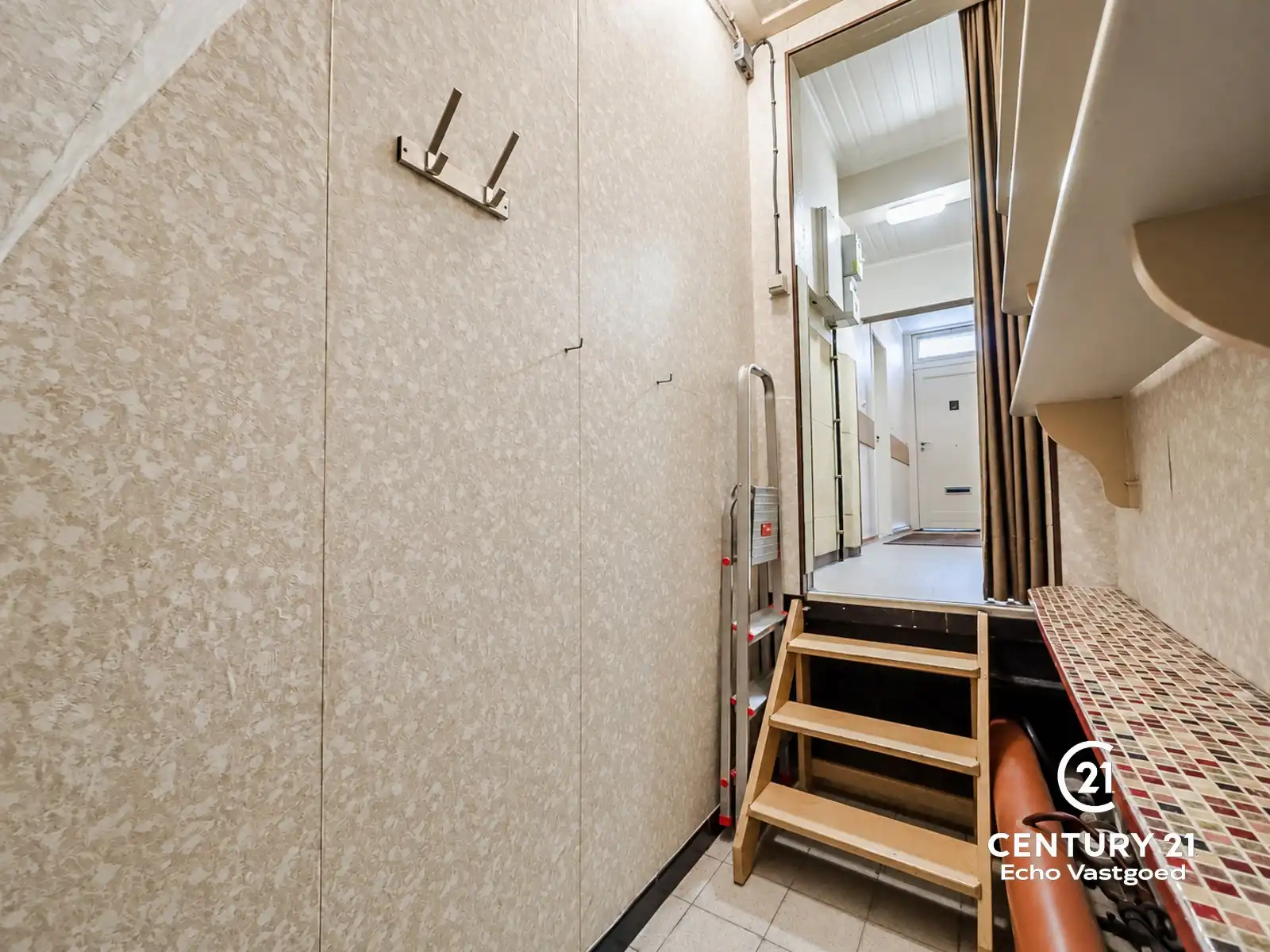 Charmante op te frissen woning met tuintje op topligging! foto 4