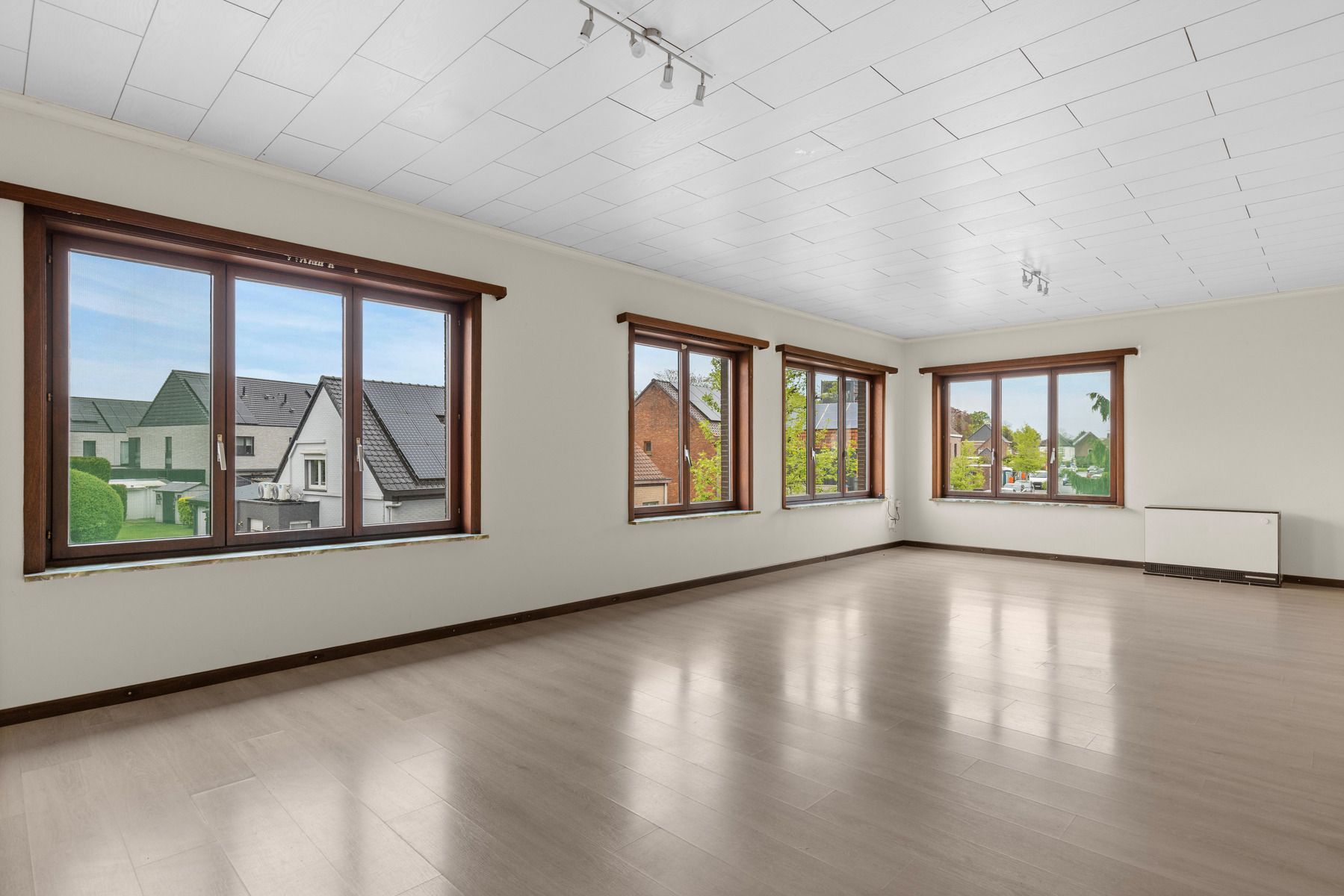 Zeer ruim appartement - te renoveren met 3 slpk's en riante zolder foto 3
