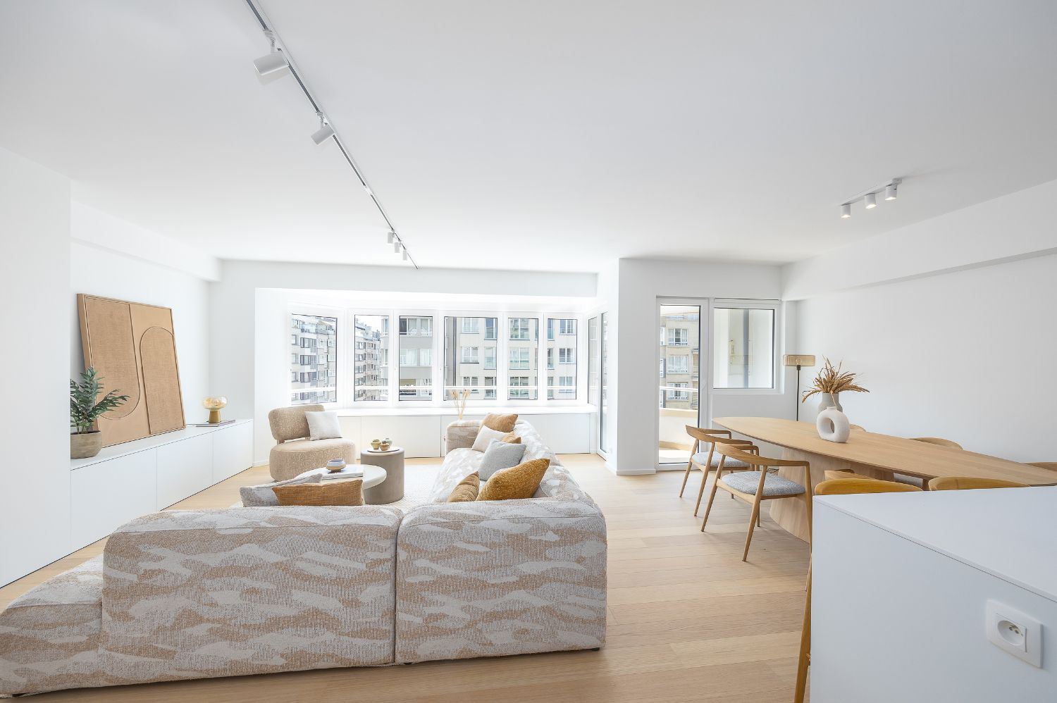 Ruim, gerenoveerd drie slaapkamer appartement in hartje Oostende foto 6