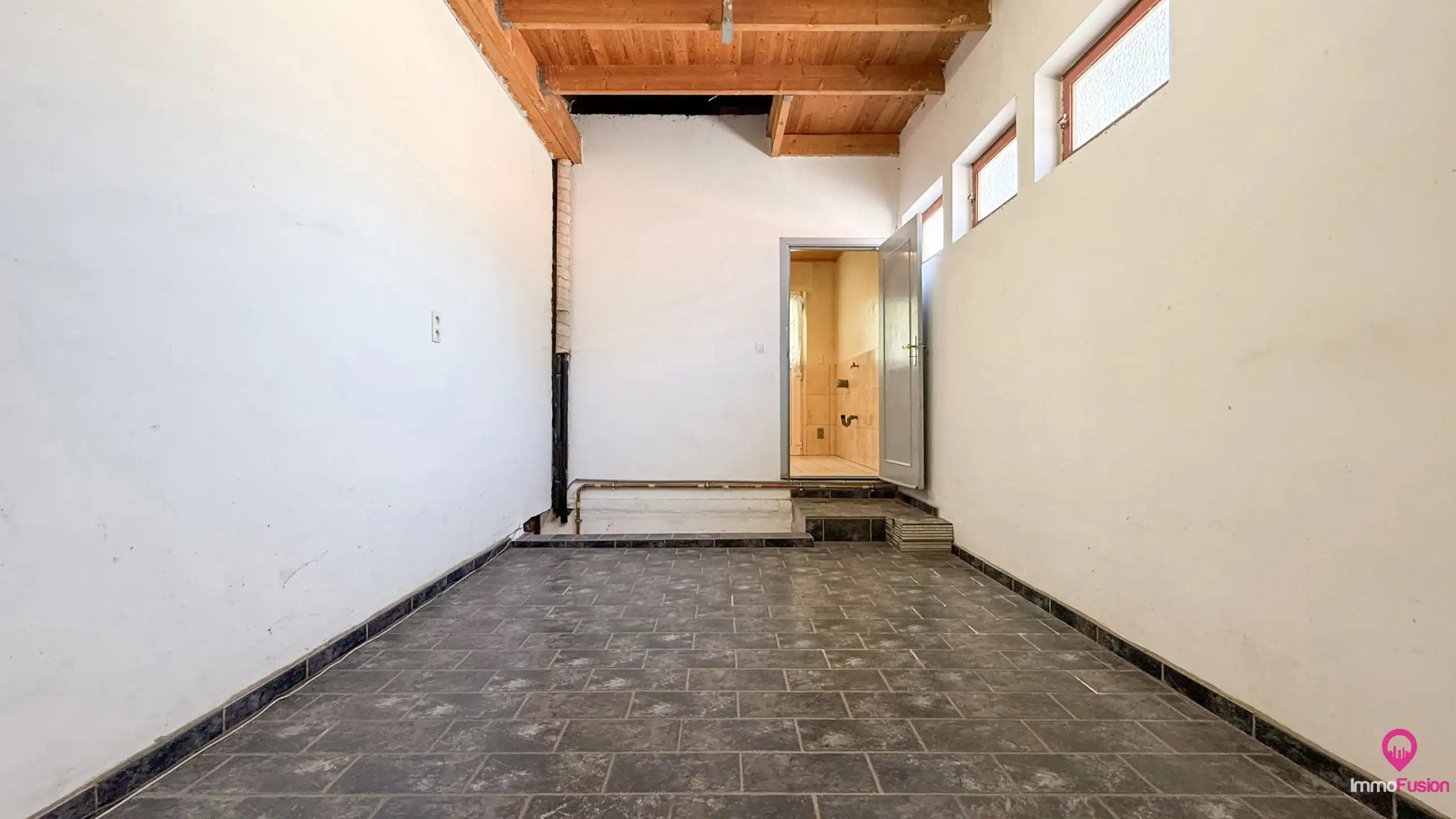 Ruime open bebouwing van 328m² met 5 slpk op toplocatie! foto 14