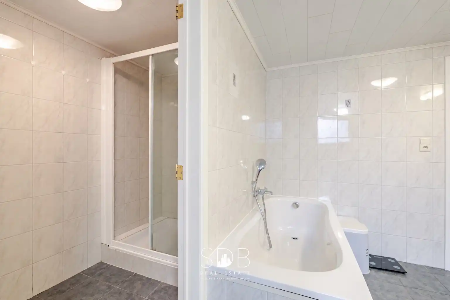 Hedendaagse woning met hippische accommodatie op 17.782m² foto 9