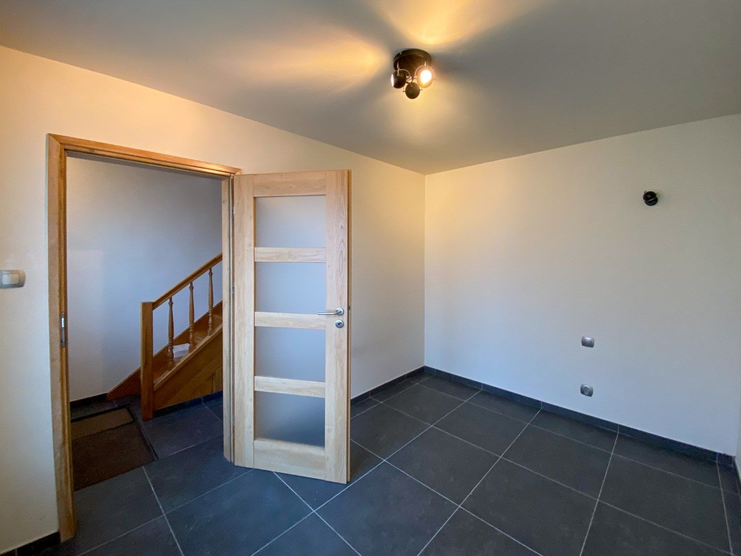Gezellige rijwoning met 3 slaapkamers en terras. foto 9