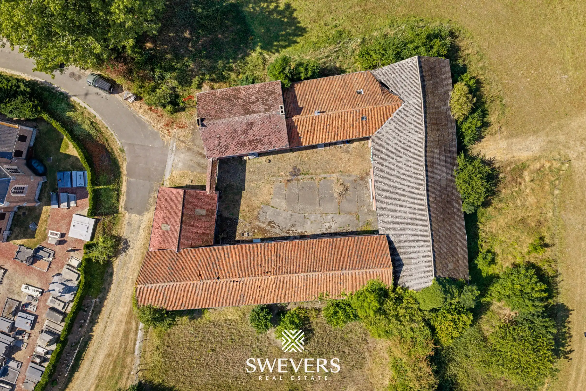 Karaktervolle vierkantshoeve op ruim 4 hectare met uitzonderlijk veel potentieel foto 50