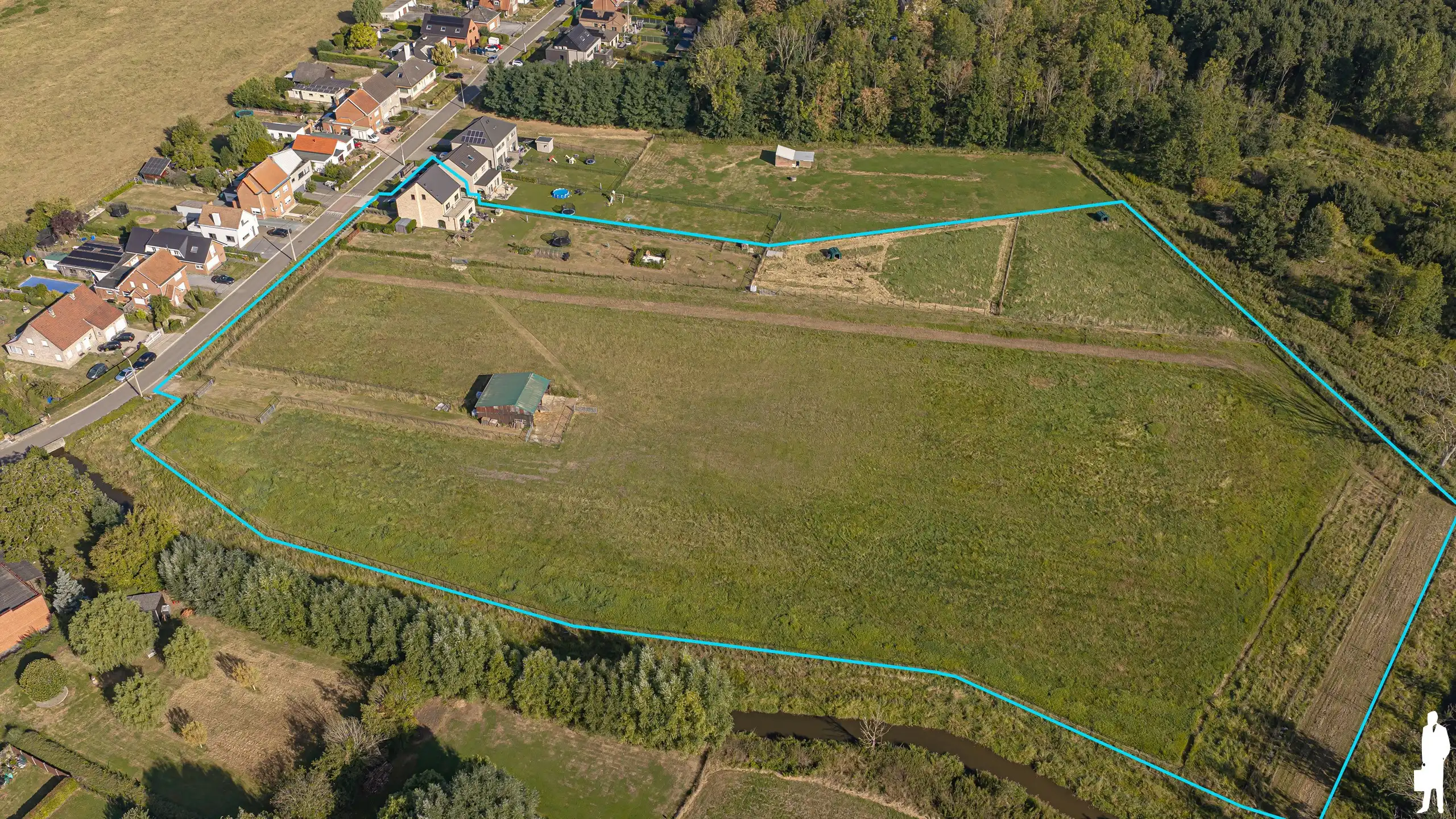 Unieke BEN-woning met weiland en stal op ca. 2,6 ha in Elewijt. foto {{pictureIndex}}