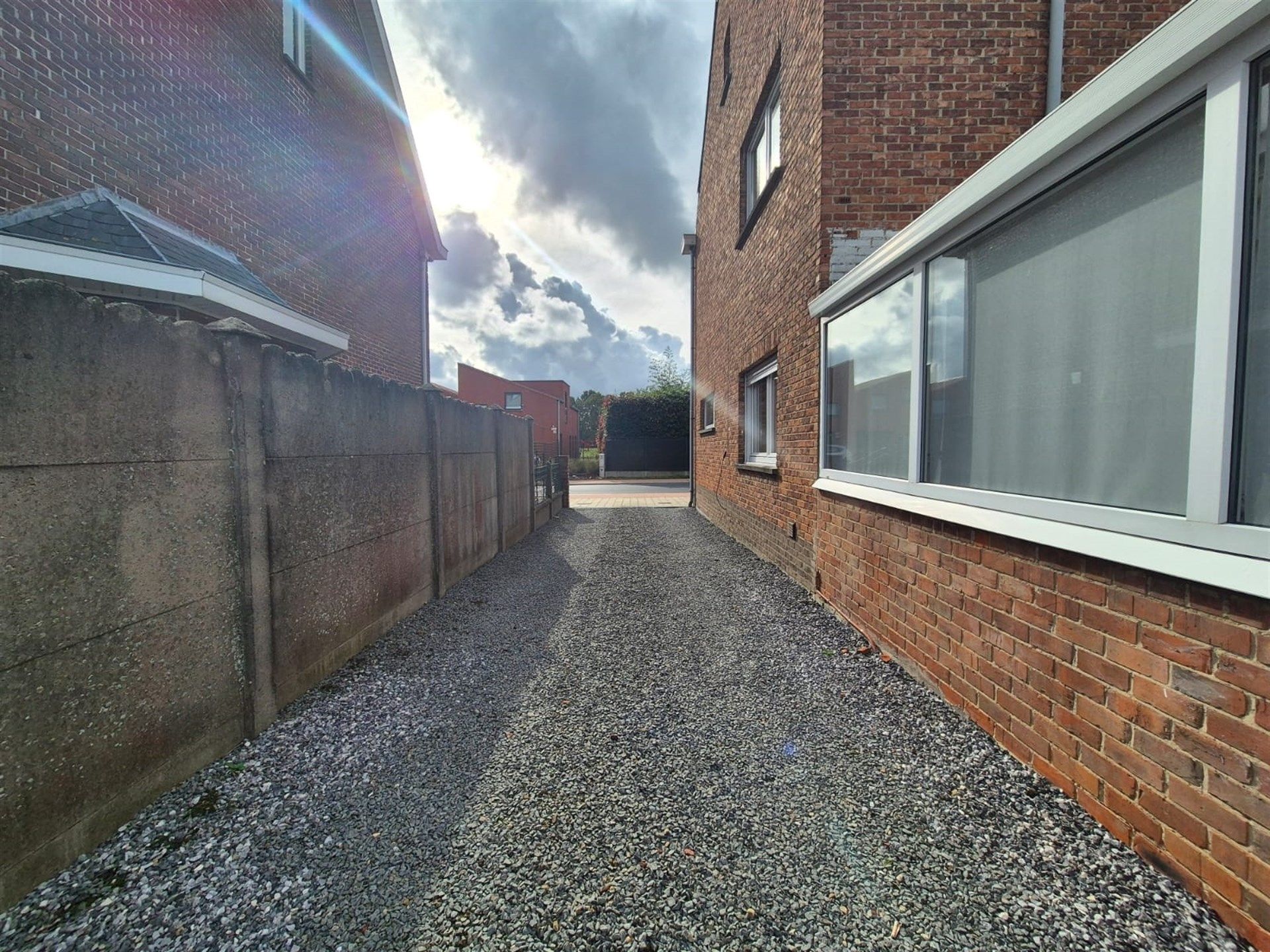 Knusse woning met tuin en garage.  foto 13