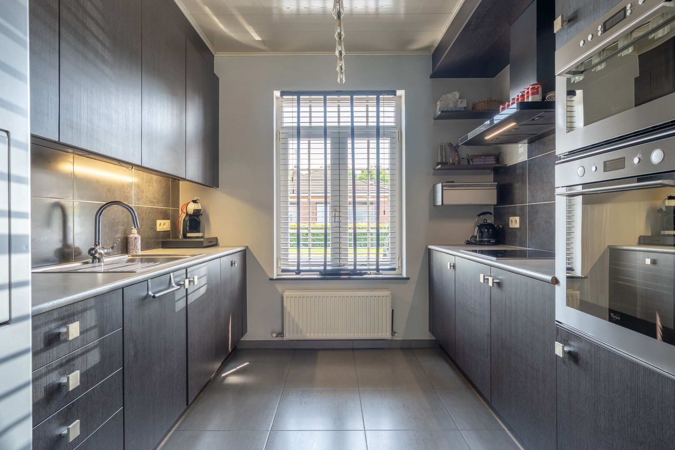 Instapklare woning met 3 grote slpks en garage foto 4