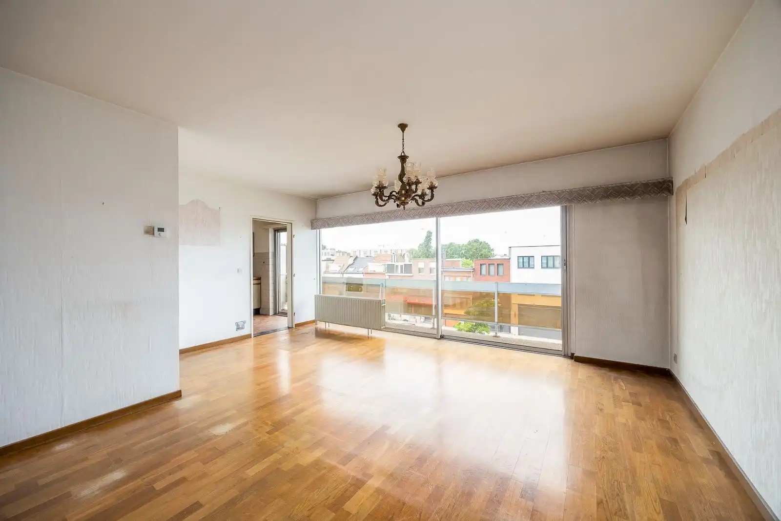 Ruim 3-slaapkamerappartement met renovatiepotentieel! foto 2