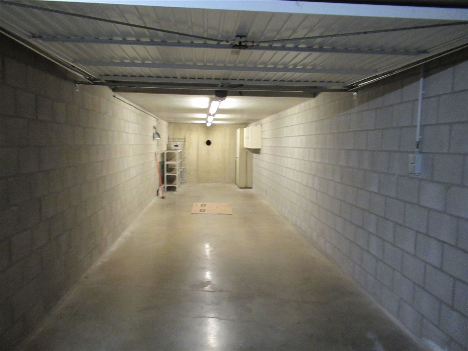 Appartement met 2 slpk's, terras en garage in centrum van Sint-Truiden. foto 18