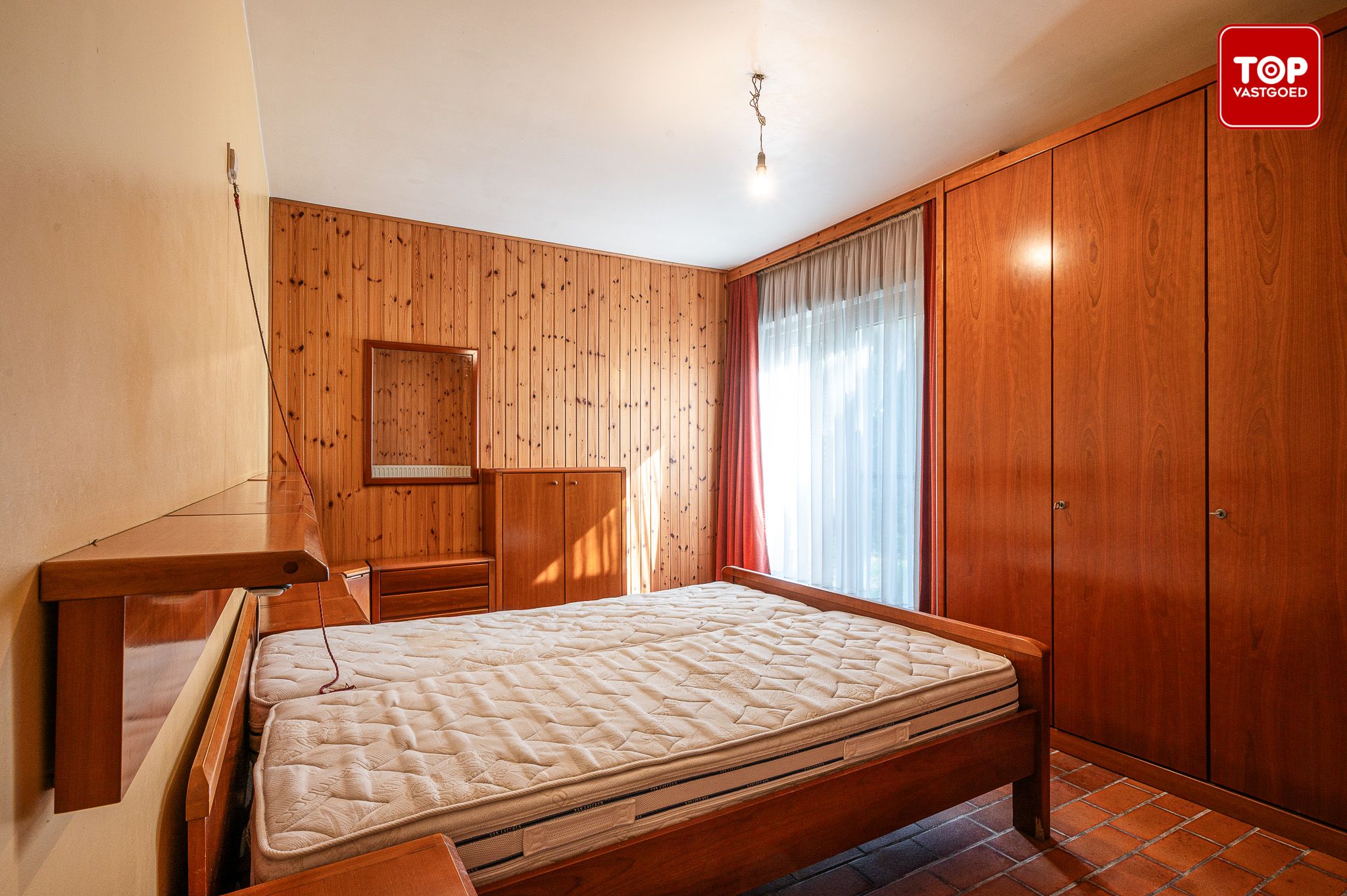 Ruime jaren zeventig villa in Mariakerke-Kolegem foto 21