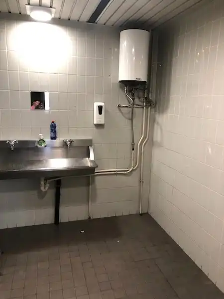 HANDELSPAND - BUREEL TE HUUR MET 3 STAANPLAATSEN foto 8