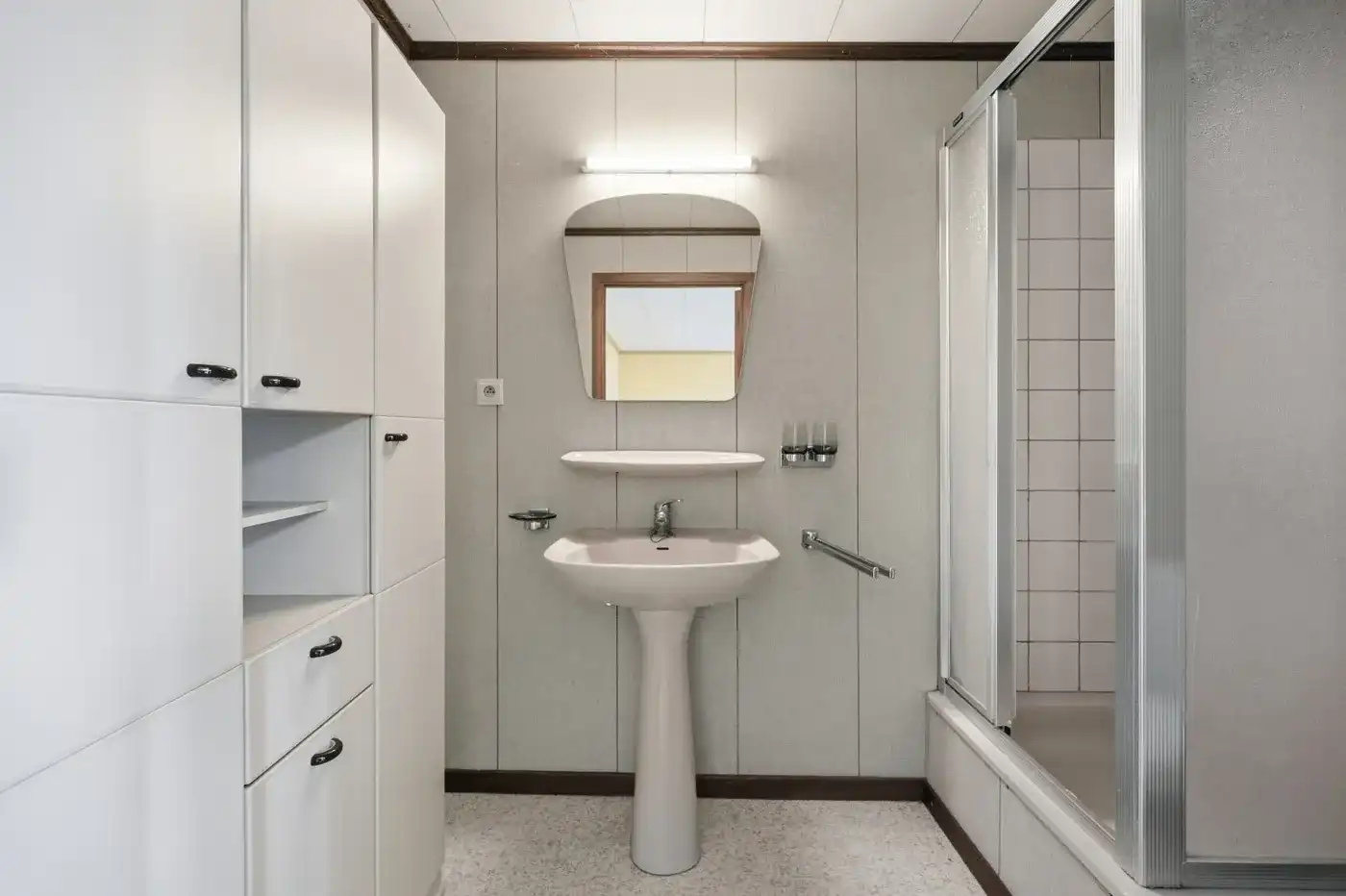 Goed gelegen, ruime gezinswoning met 7 slaapkamers in Neerwinden foto 21