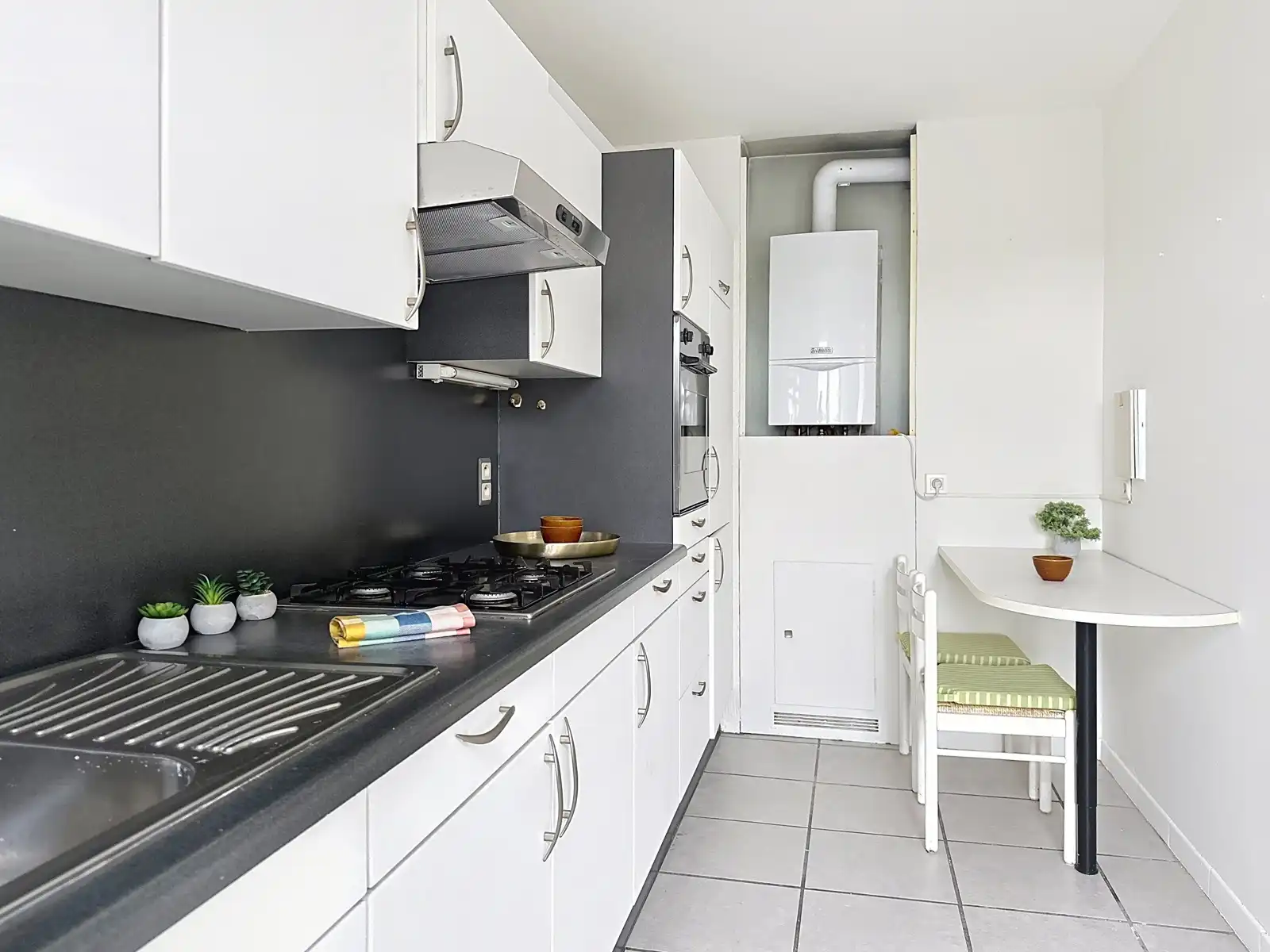 Centraal gelegen appartement met garage en staanplaats foto 23