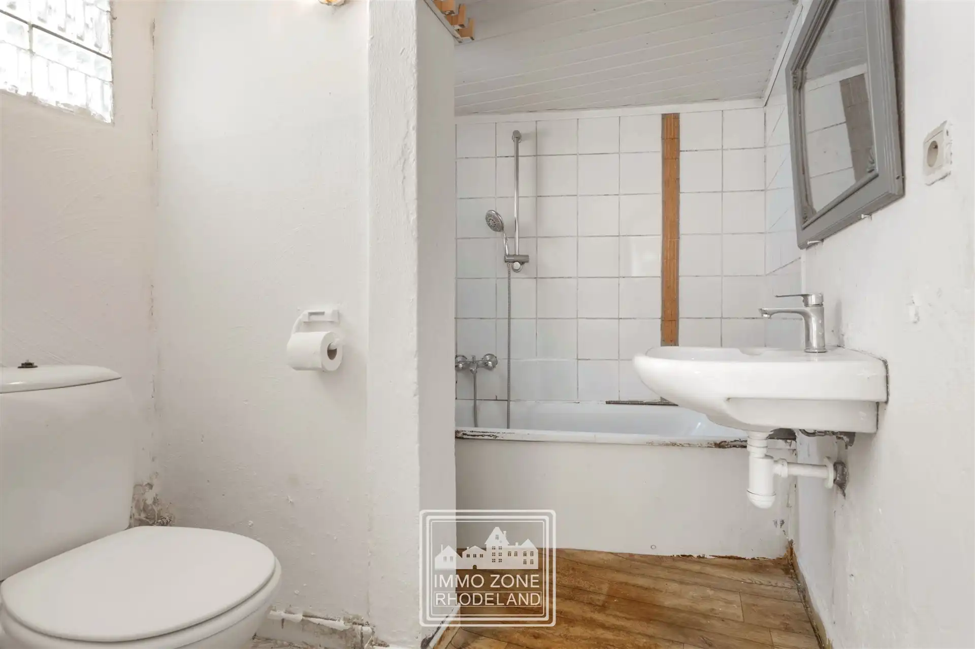 Gunstig gelegen te renoveren woning met veel potentieel foto 11