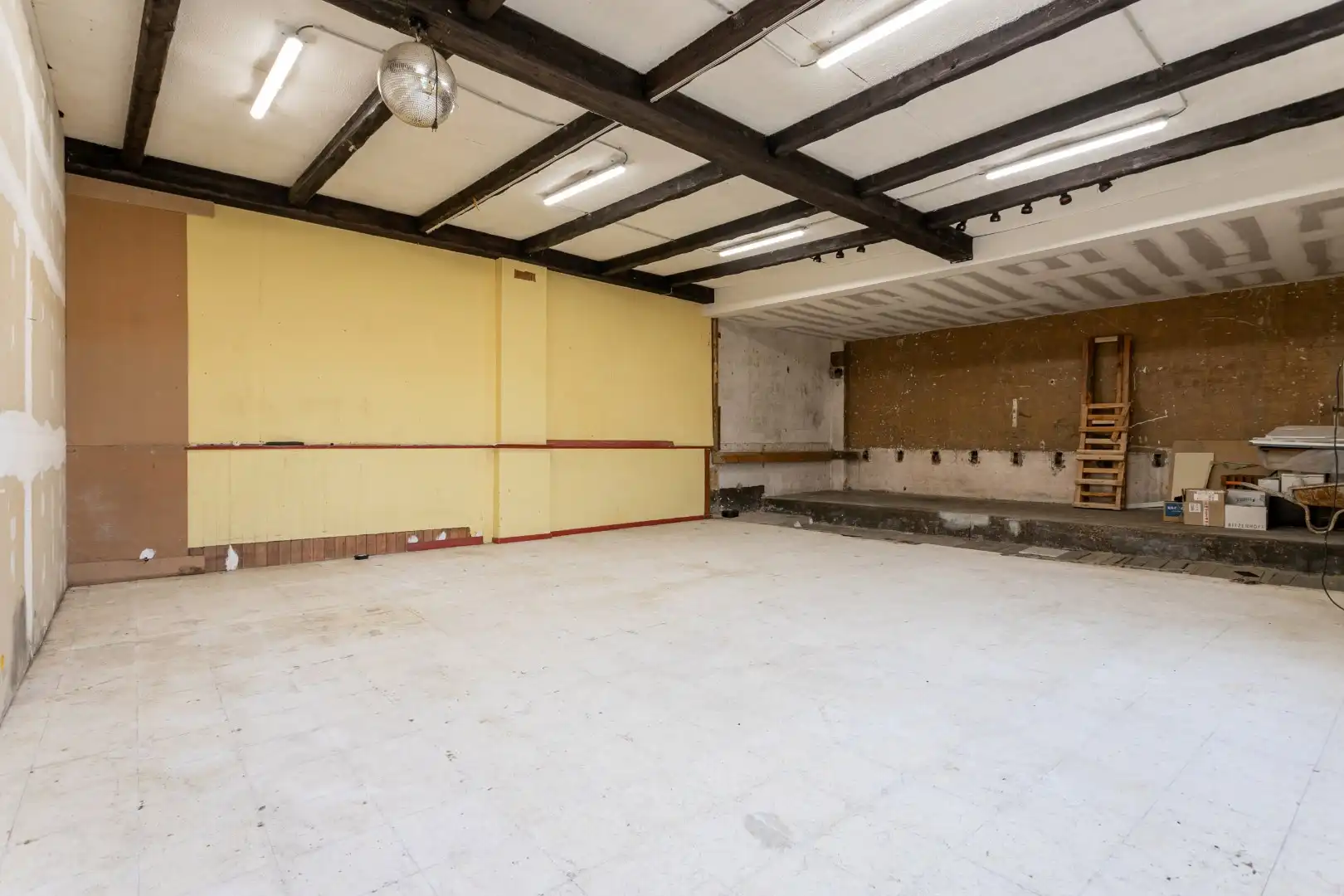 Handelsruimte met woonst op een gunstige ligging foto 12