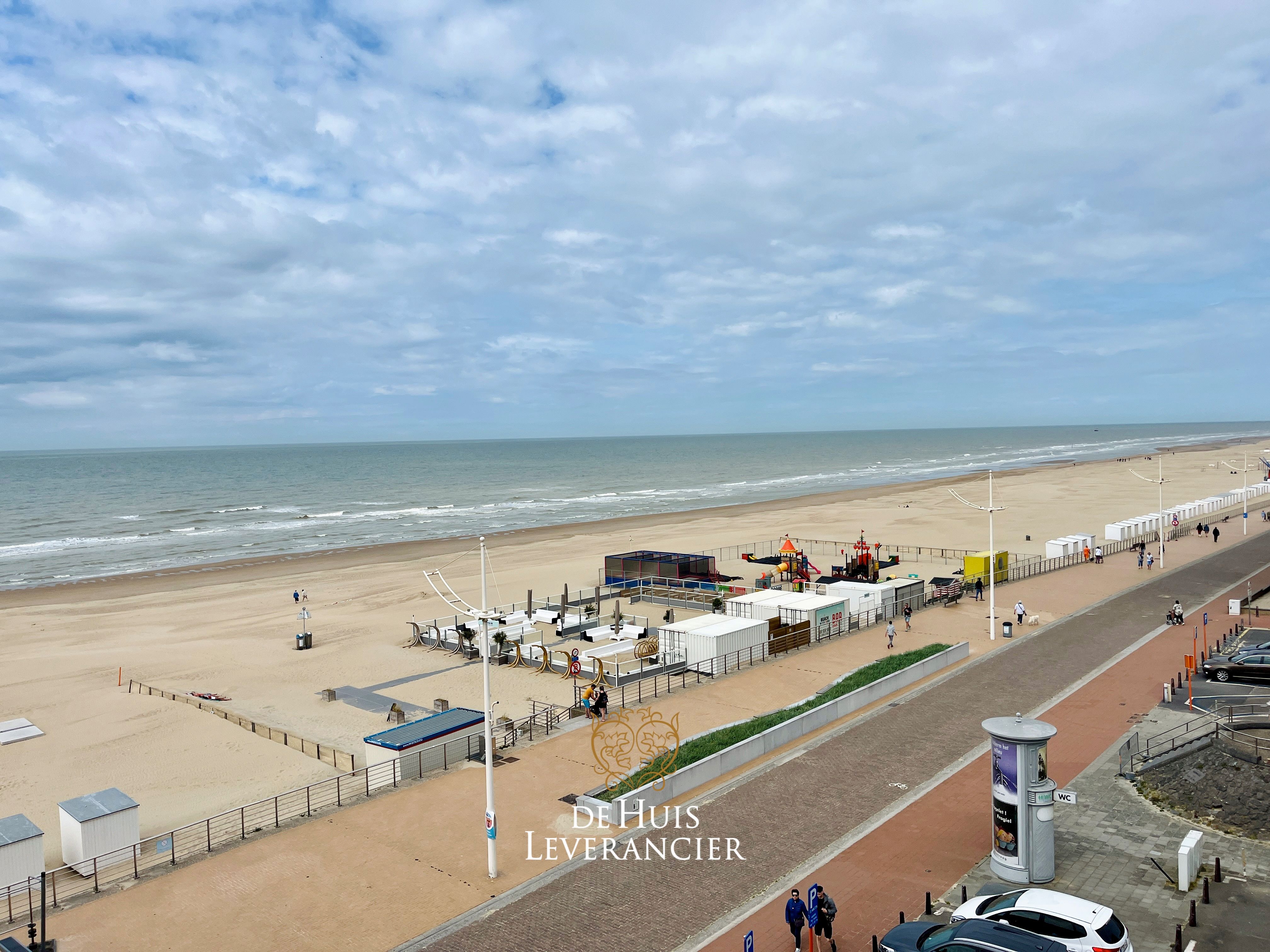 Droom gerust van wakker worden met zeezicht : ontdek jouw instapklare plekje op de Zeedijk in Koksijde foto 4