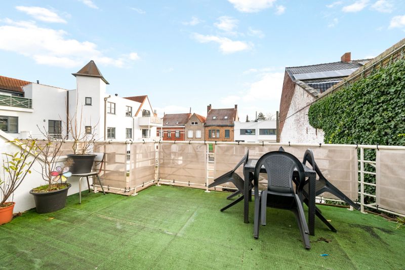 Roeselare : Instapklaar duplexappartement met zolder voorzien van  3 slaapkamers en zonnig terras! foto 3