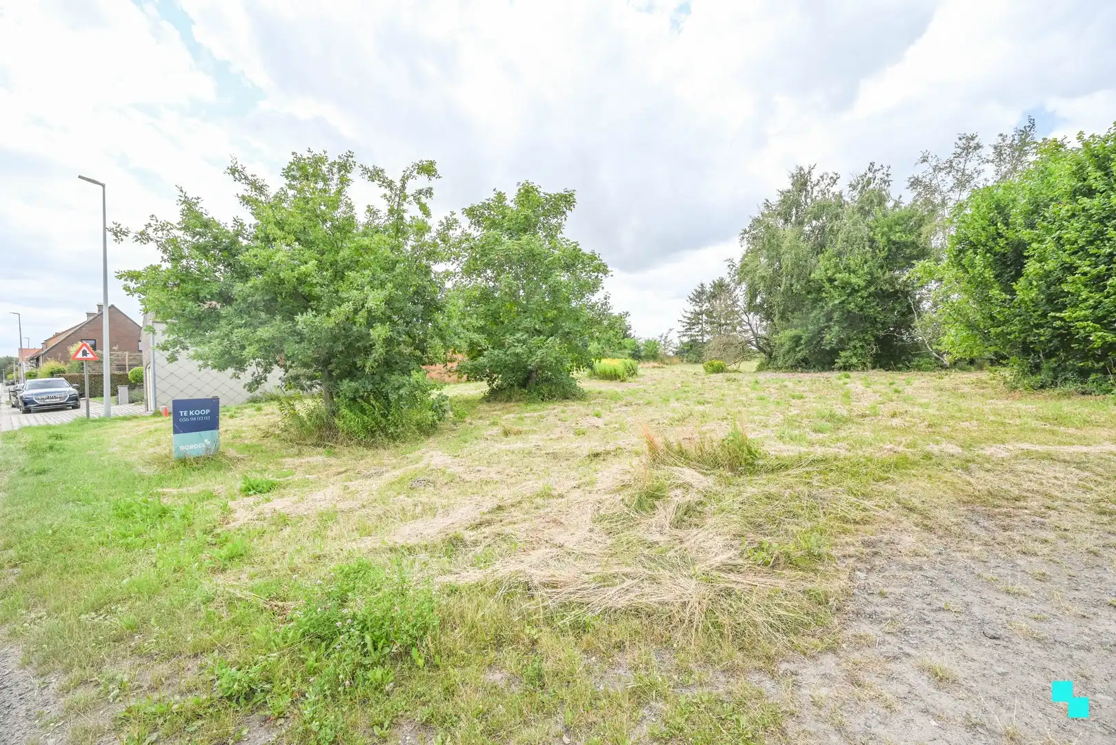 Royaal perceel gelegen in landelijk Oostrozebeke foto 2
