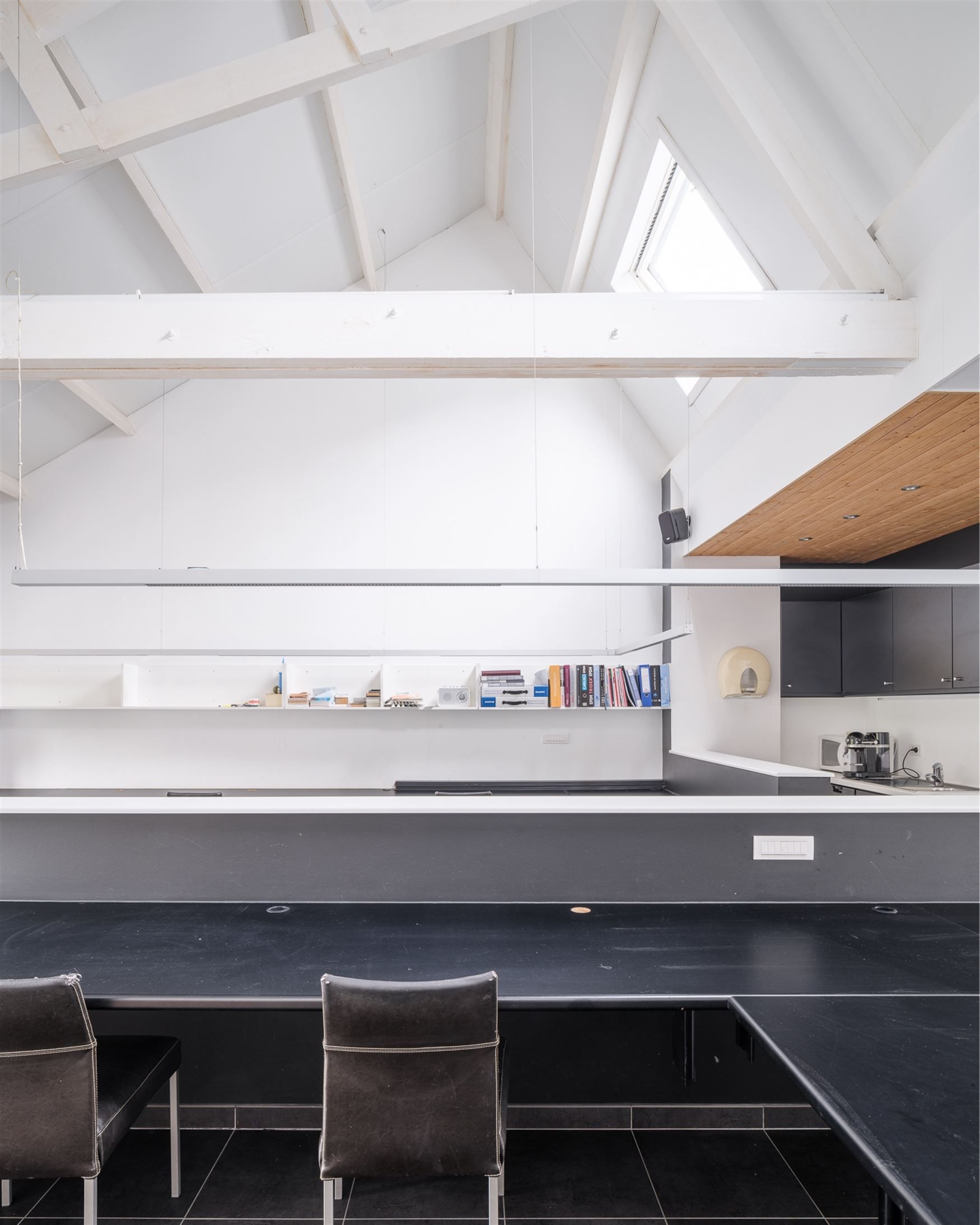 Woning met kantoor, parking en tuin foto 6