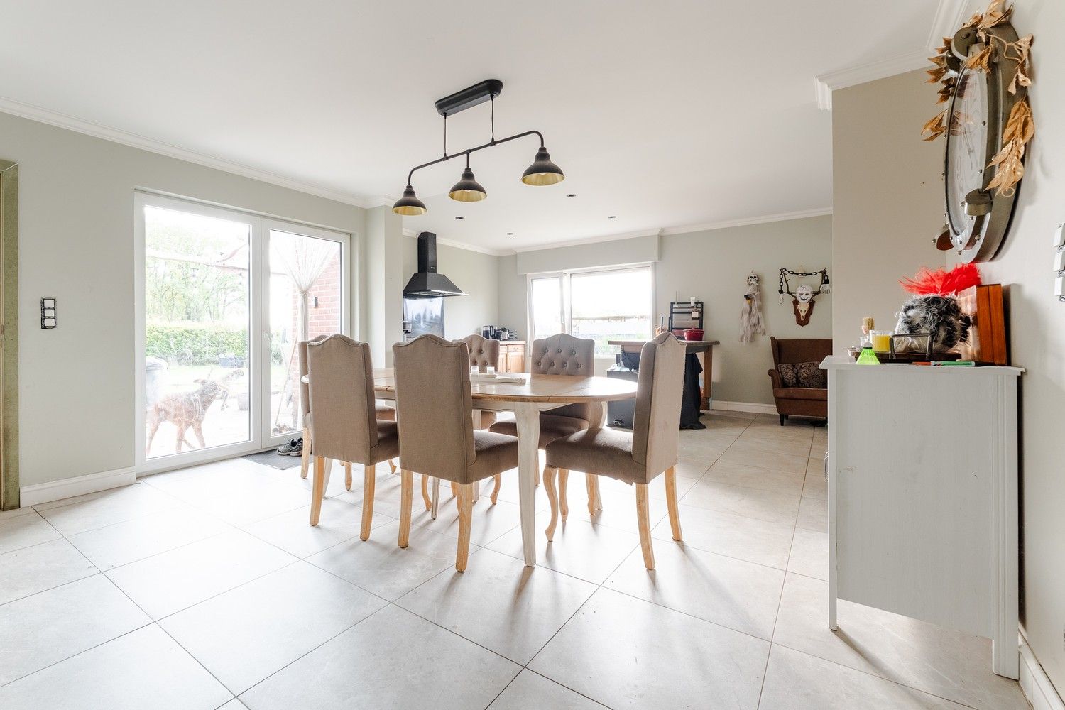 Charmante gerenoveerde woning met aanpalende schuur en 3 aparte bijgebouwen op 28a49 in Achel foto 4