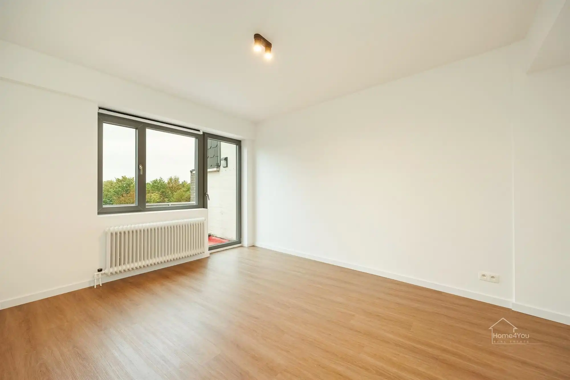 Ruim en gerenoveerd 3-slaapkamerappartement met 2 terrassen foto 12