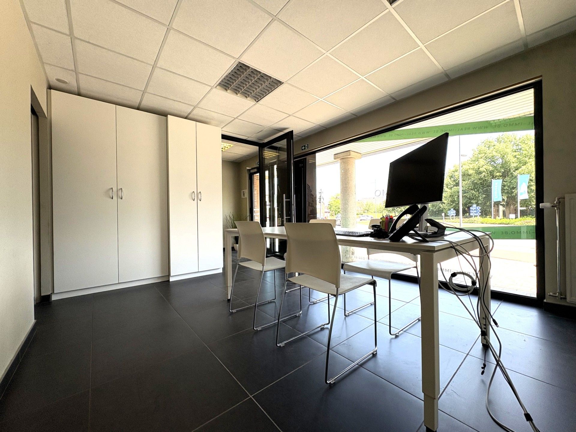 Instapklaar commercieel pand in Avelgem foto 6