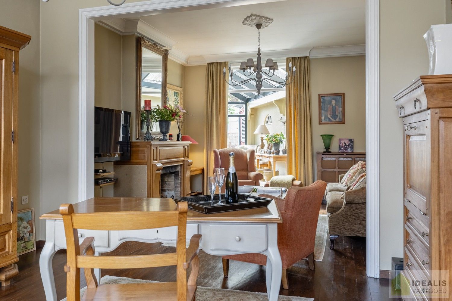RUIME, CHARMANTE EN INSTAPKLARE WONING IN HARTJE HAMONT! HEERLIJKE WOONKAMER VOORZIEN VAN PARKET EN MET HAARD, LICHTRIJKE KEUKEN MET DIRECTE TOEGANG TOT PRACHTIGE VERANDA, 4 SLAAPKAMERS, RUIME GARAGE EN PRACHTIG AANGELEGDE TUIN OP SCHITTEREND PERCEEL VAN 7A 55CA IN HET HARTJE VAN HAMONT-ACHEL EN OP SLECHTS ENKELE MINUTEN VAN DE NEDERLANDSE GRENS! foto 11