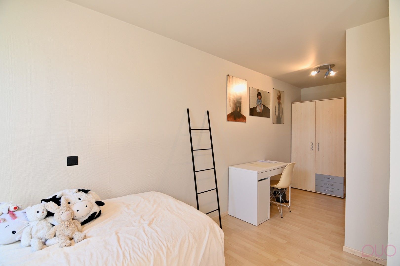 Rustig gelegen, instapklare halfopen bebouwing met 4 slaapkamers, vlakbij het centrum foto 13