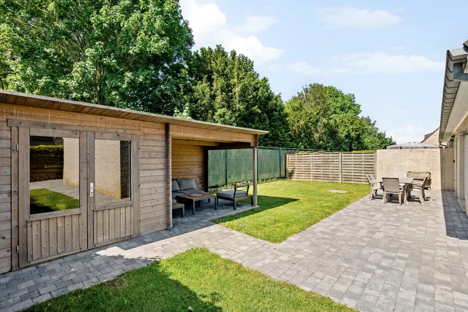 Woning met 3 slaapkamers, garage en gezellige tuin. foto 4
