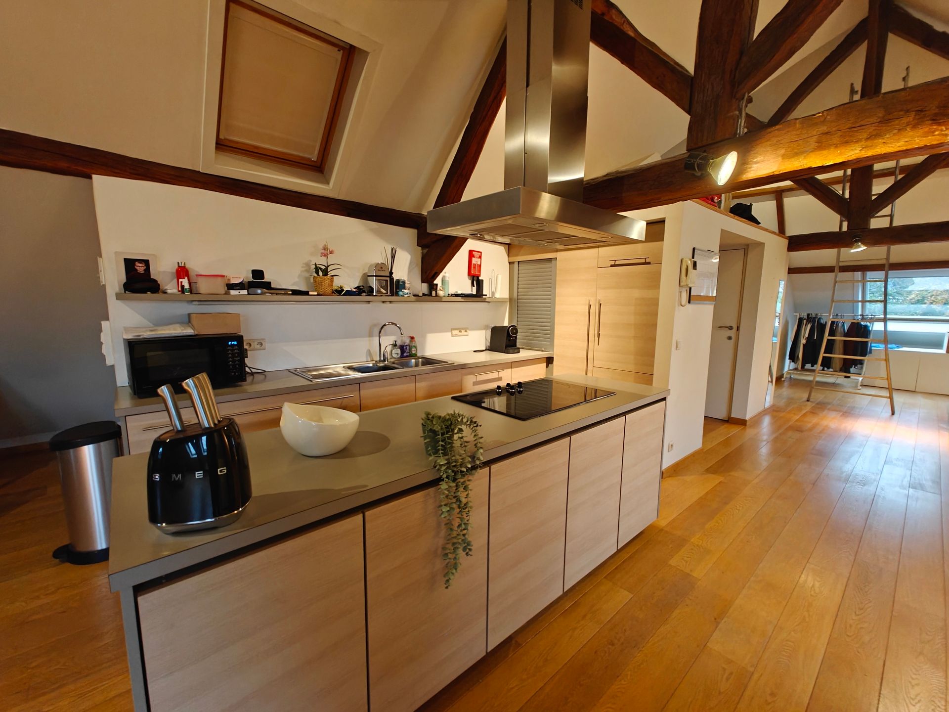 Loft te huur foto {{pictureIndex}}