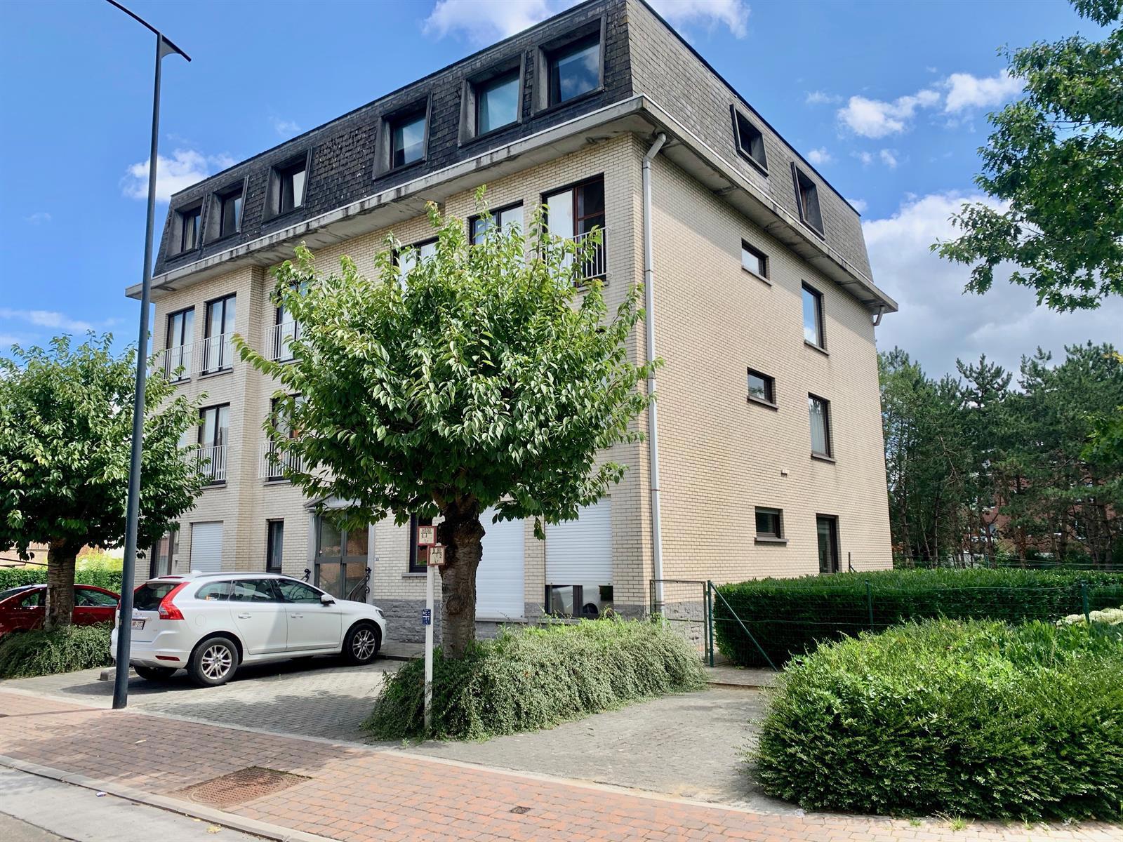 Ruim appartement met terras & garage. foto 17