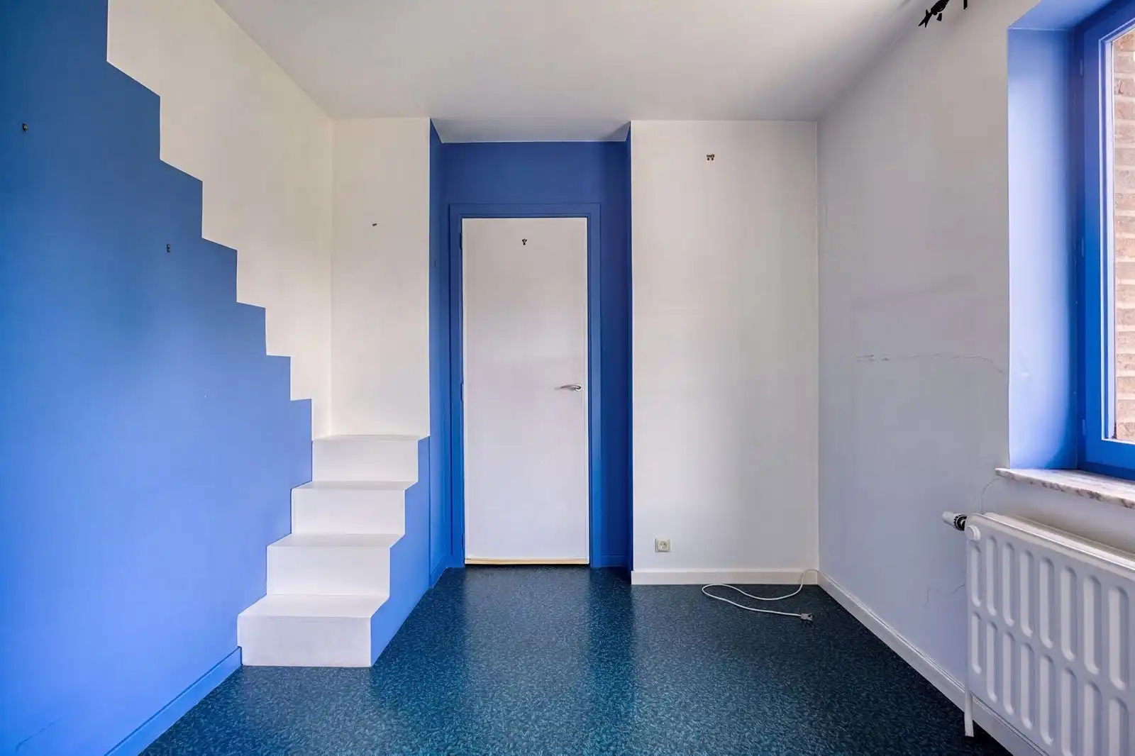 Ruime 3-gevelwoning met 4 à 5 slaapkamers, grote garage en dubbele straattoegang foto 11