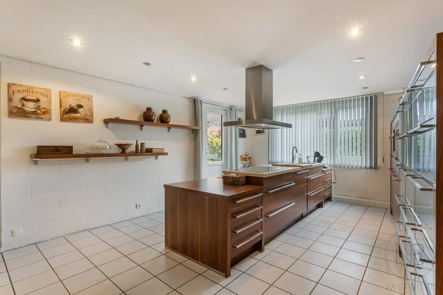 Pand met vergunde praktijkruimte, woonst, garage en carport in Opglabbeek foto 16