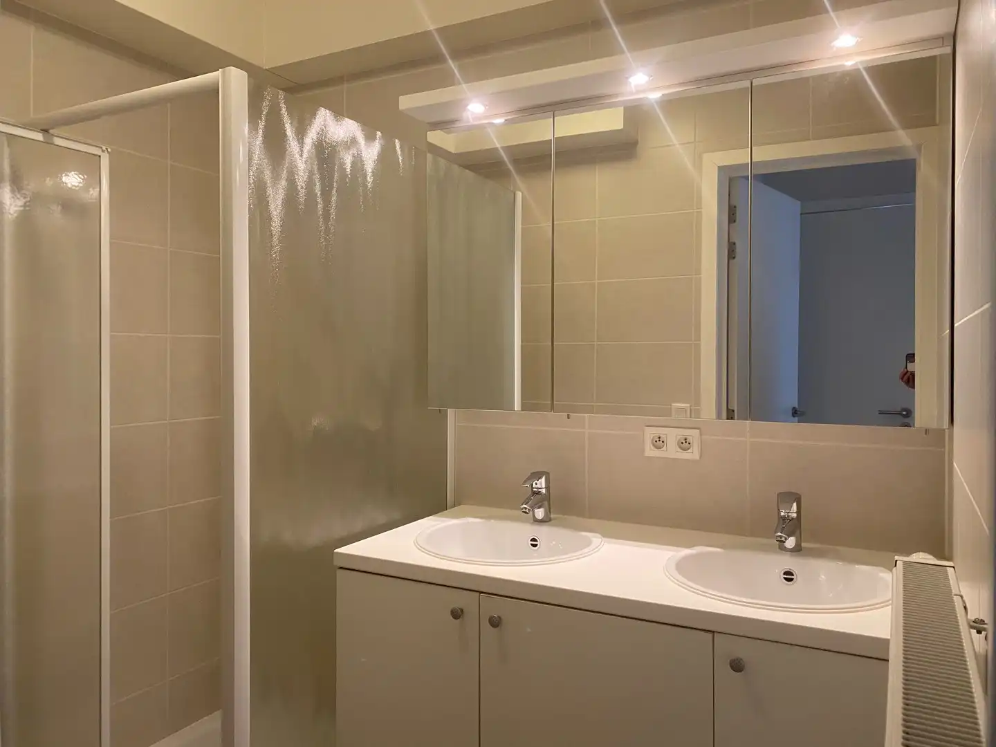 Verzorgd duplex-appartement met 3 slaapkamers en een autostaanplaats foto 12