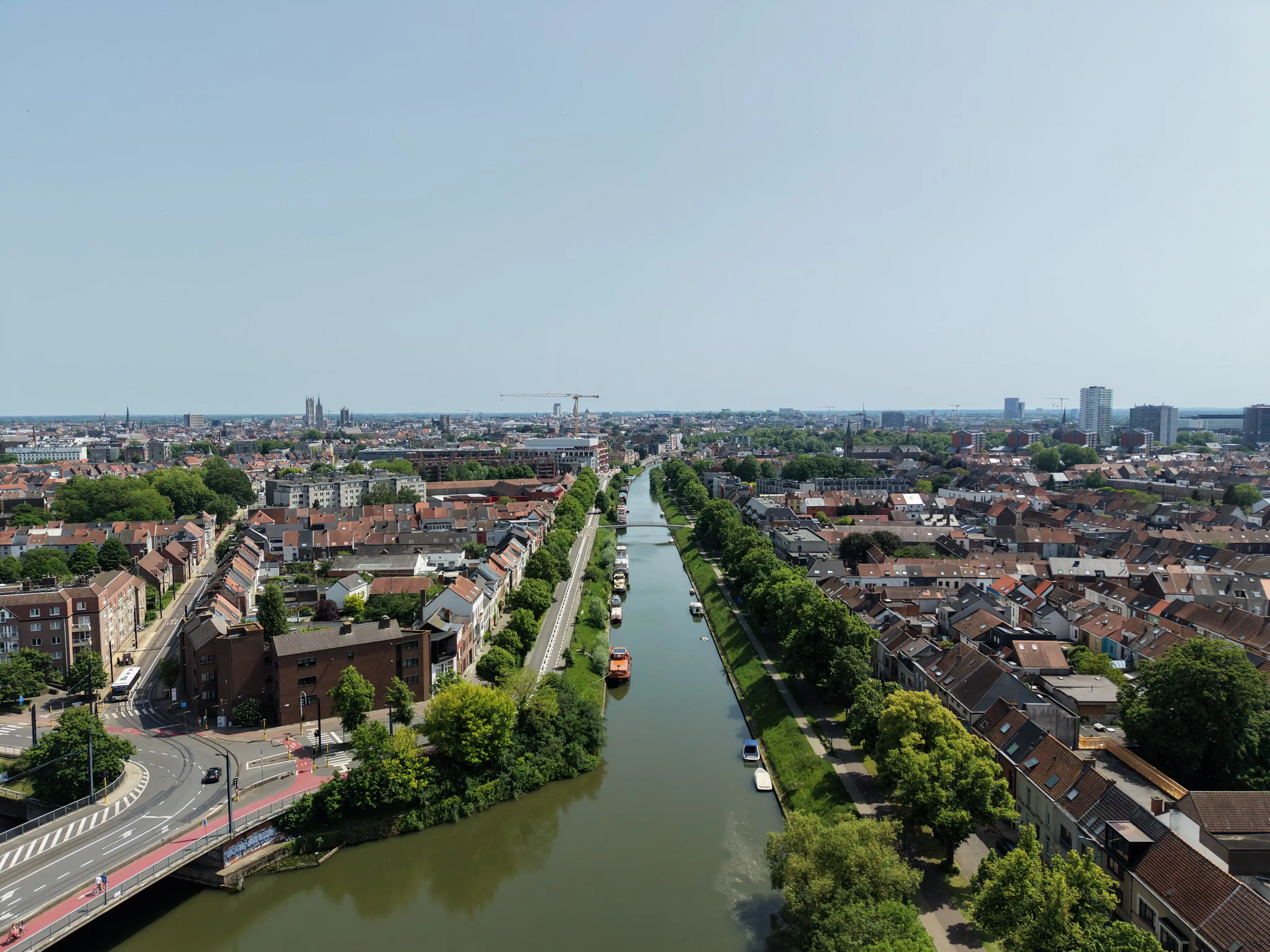 Opbrengsteigendom met magazijn en twee appartementen nabij Gent foto 20