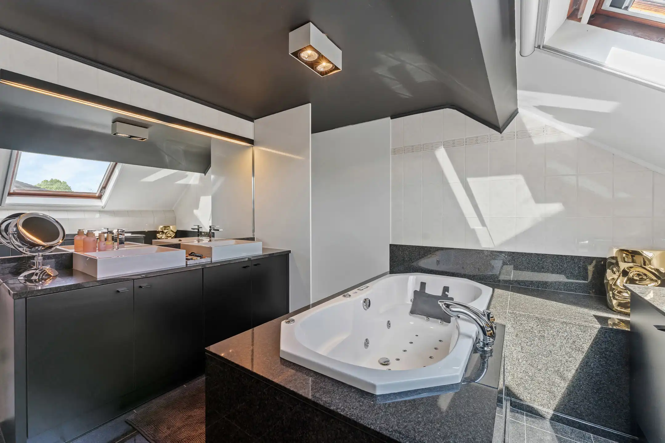 Ruime woning met tal van mogelijkheden te Valmeer foto 23